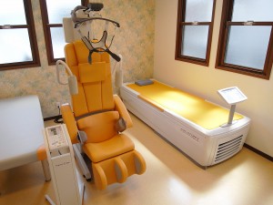ひろた胃腸内科　外科クリニック　頚椎・腰椎牽引装置、ウォーターベット型マッサージ器