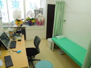 東村山駅前皮フ科クリニック　診察室