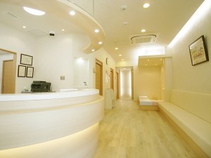 中村三丁目皮フ科　受付・待合