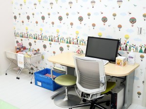 東向島こどもと女性のクリニック　診察室