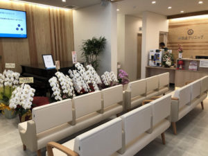 春岡通クリニック待合