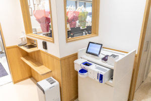 がじゅまるクリニックつくば受付、自動精算機