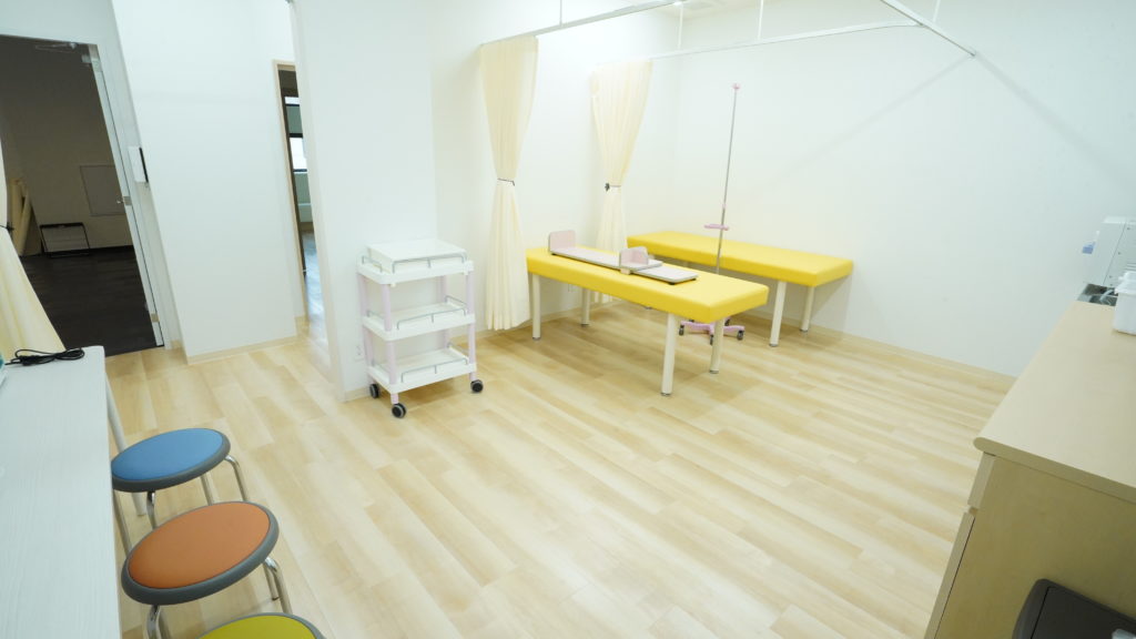 はたなか赤ちゃんこどもクリニック　処置室